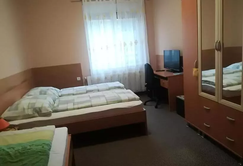 Majatalo Vár Liget Vendégház