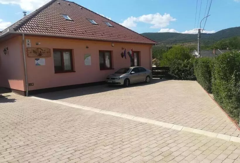 Majatalo Vár Liget Vendégház