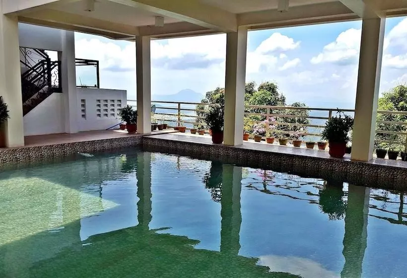 Splash Suites Hotel Tagaytay
