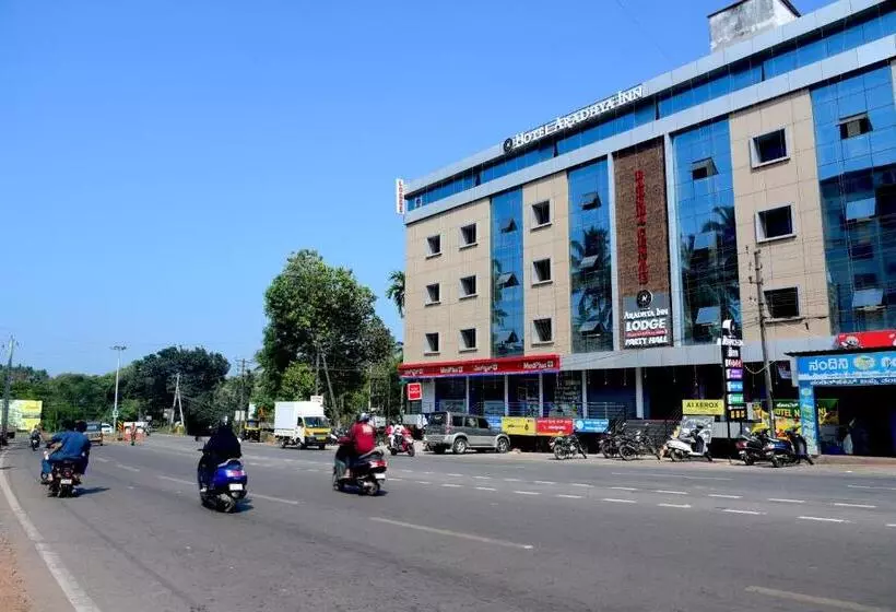 Hotelli Aradhya Inn Deralakatte