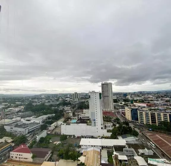 ホテル Avida Towers Davao