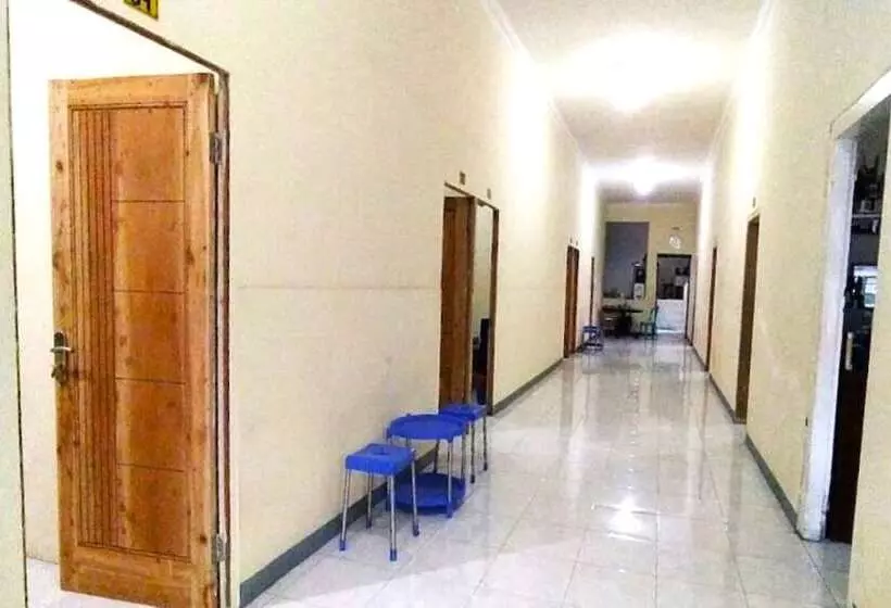 Hotelli Oyo 93571 Wisma Air Mancur Homestay