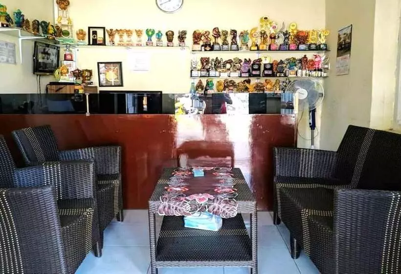 Hotelli Oyo 93571 Wisma Air Mancur Homestay