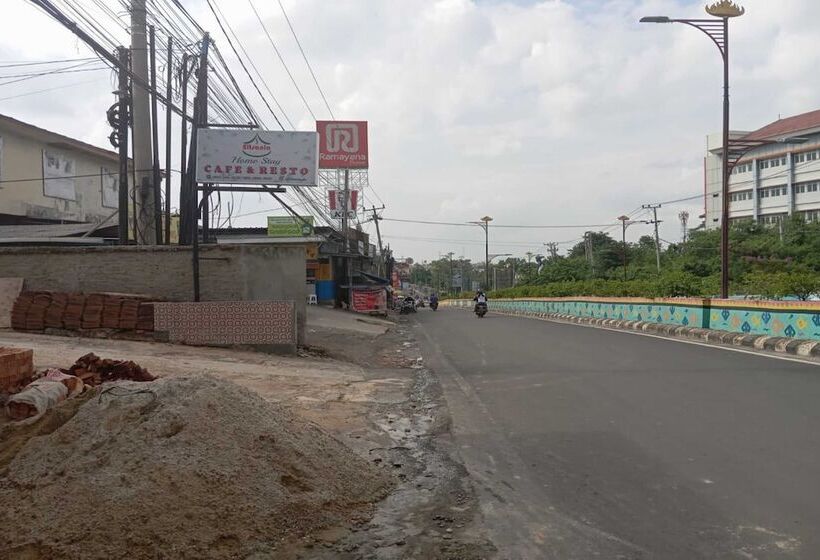 酒店 Oyo 93631 Eltsania Exclusive Homestay Syariah