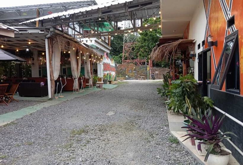 酒店 Oyo 93631 Eltsania Exclusive Homestay Syariah