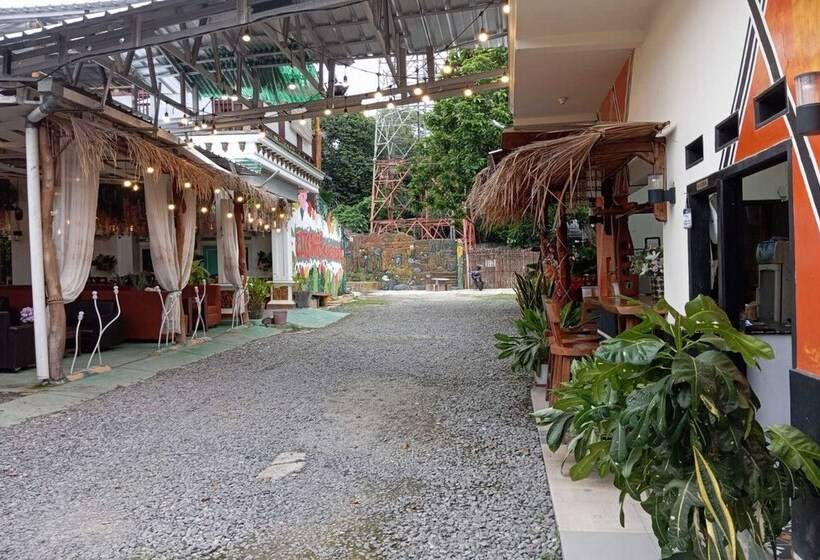 酒店 Oyo 93631 Eltsania Exclusive Homestay Syariah