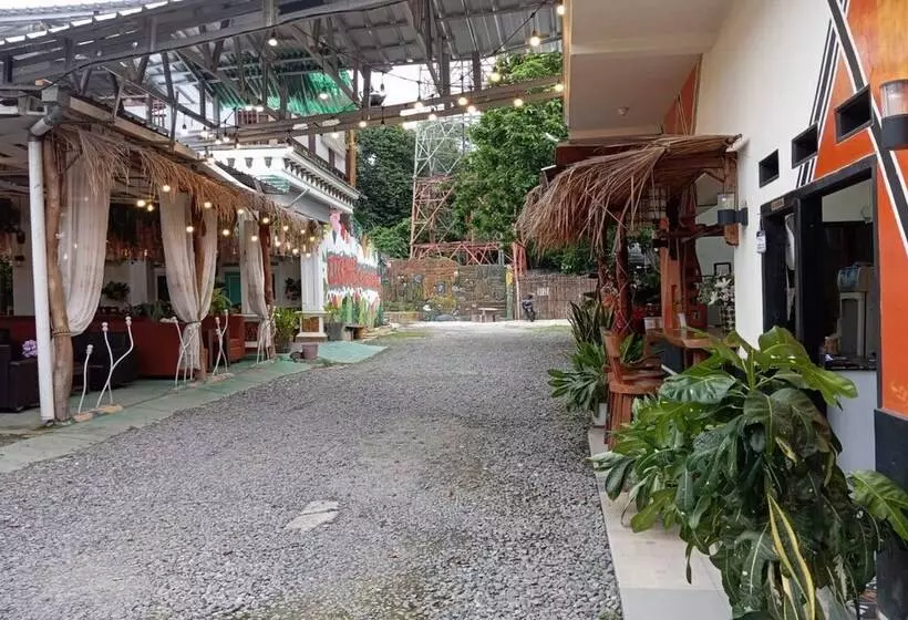 Hotelli Oyo 93631 Eltsania Exclusive Homestay Syariah