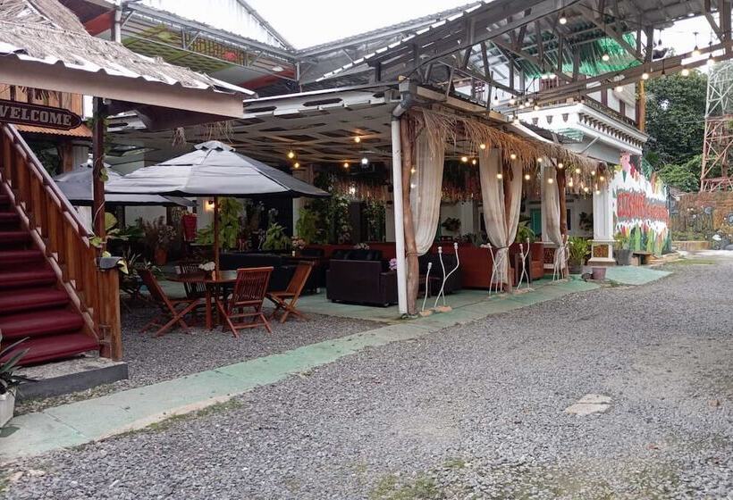 酒店 Oyo 93631 Eltsania Exclusive Homestay Syariah