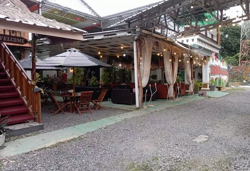 Hotelli Oyo 93631 Eltsania Exclusive Homestay Syariah