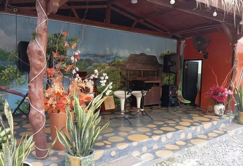 Hotelli Oyo 93631 Eltsania Exclusive Homestay Syariah