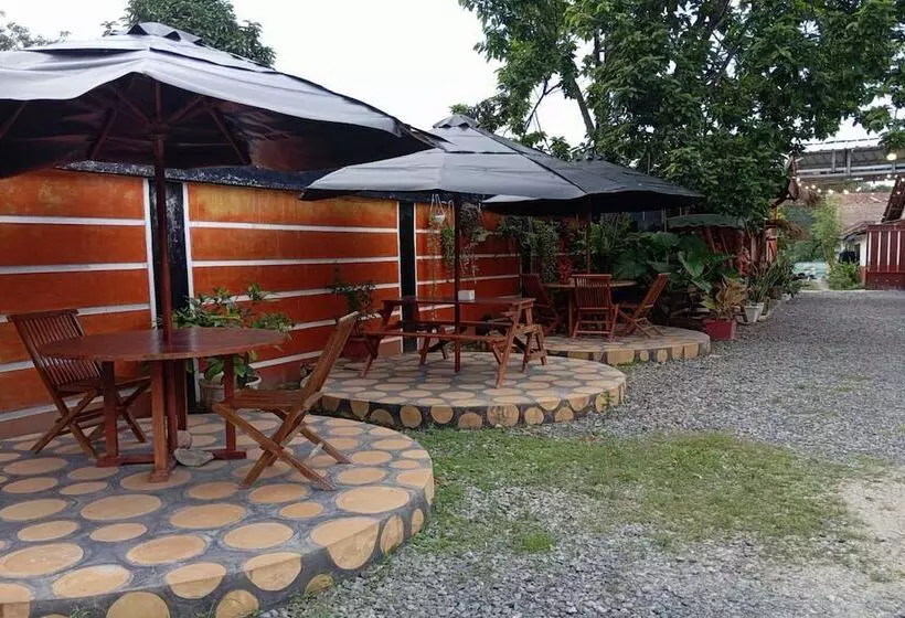 Hotelli Oyo 93631 Eltsania Exclusive Homestay Syariah
