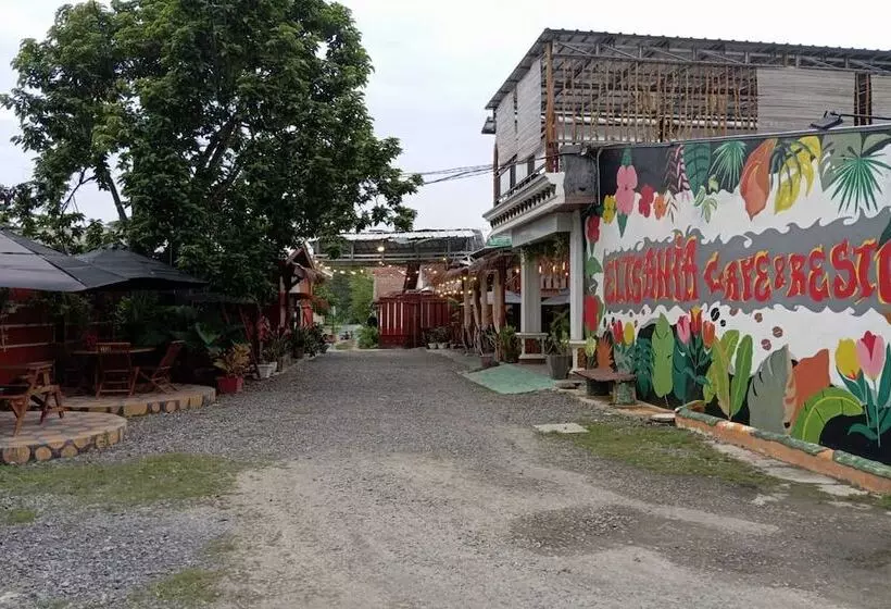 Hotelli Oyo 93631 Eltsania Exclusive Homestay Syariah