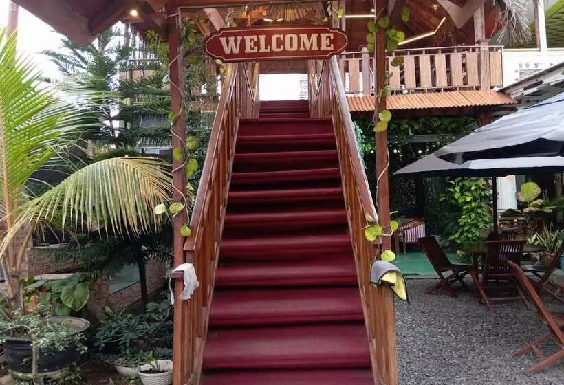 Hotelli Oyo 93631 Eltsania Exclusive Homestay Syariah