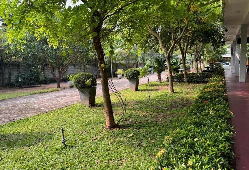 هتل Sanhida Polonnaruwa