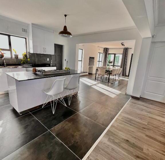 بنسيون 2nd On Strand