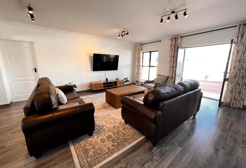 بنسيون 2nd On Strand