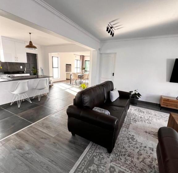 بنسيون 2nd On Strand