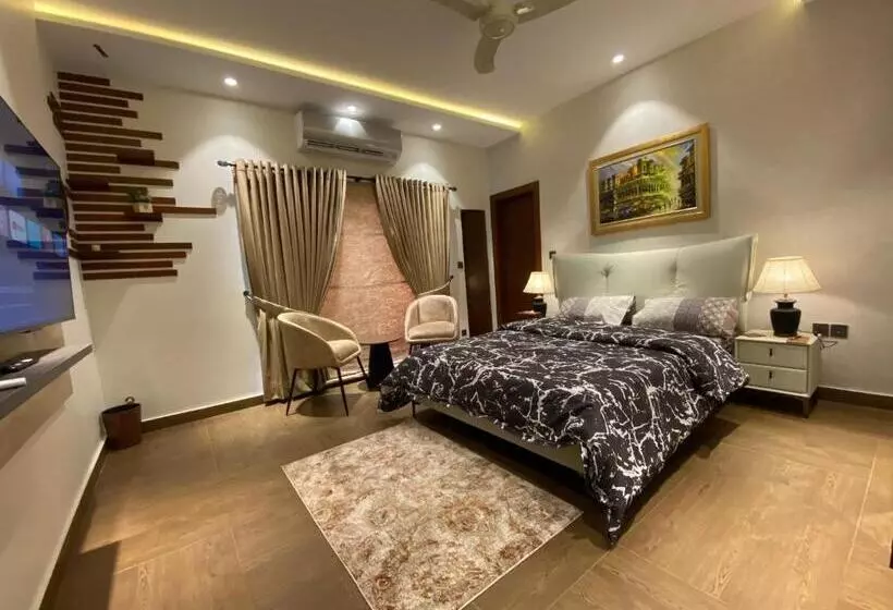 پانسیون Firefly Retreat Your Home Away From Home