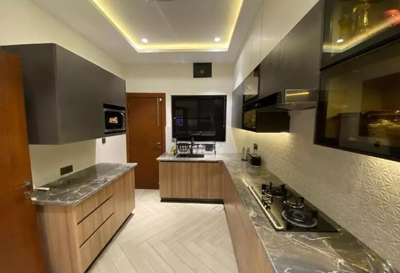 پانسیون Firefly Retreat Your Home Away From Home