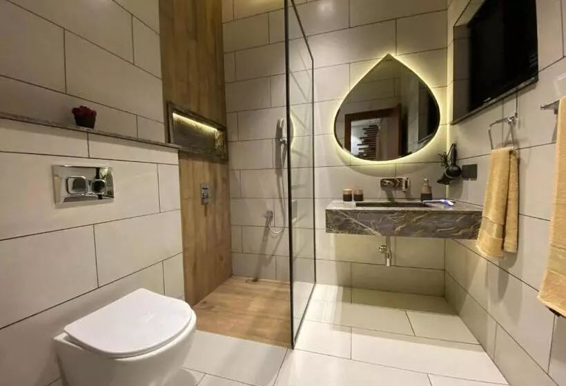 پانسیون Firefly Retreat Your Home Away From Home