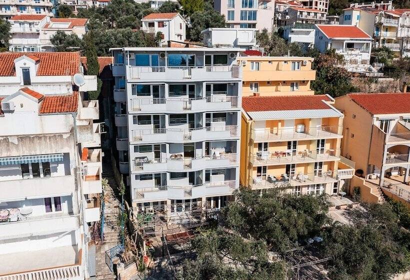 پانسیون Villa Vanty