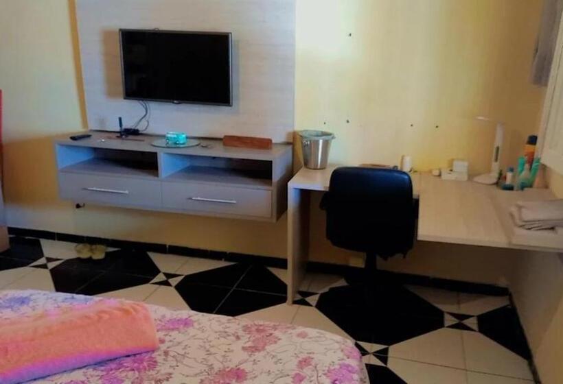 פנסיון Riverside House