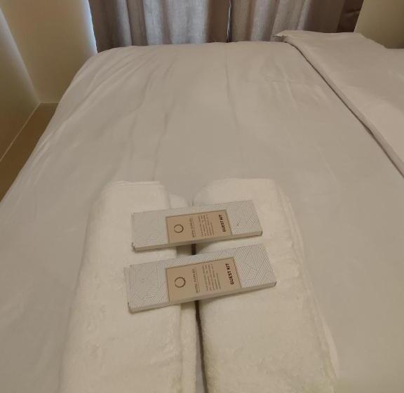 Tower 3 427 Pool View