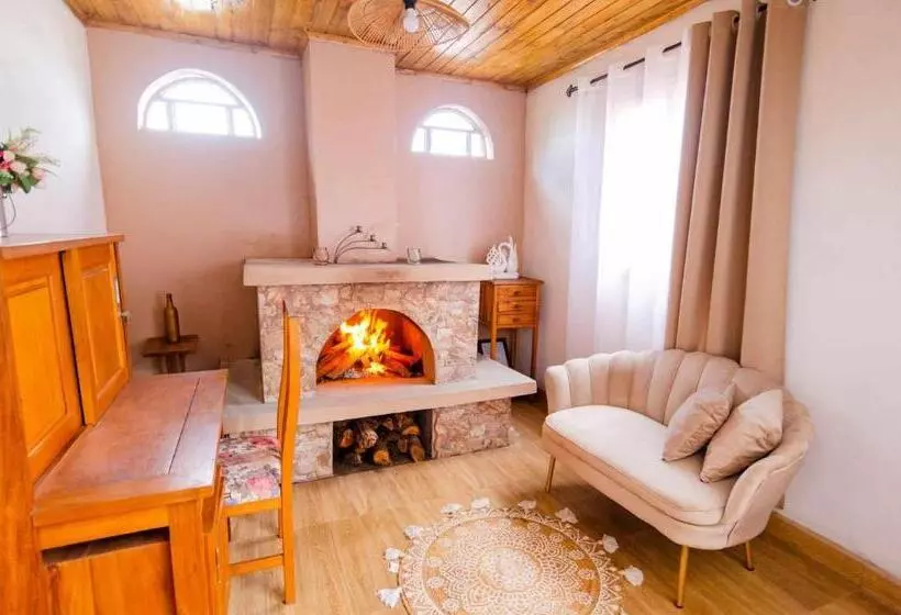 تختخواب و صبحانه Villa Fialofana