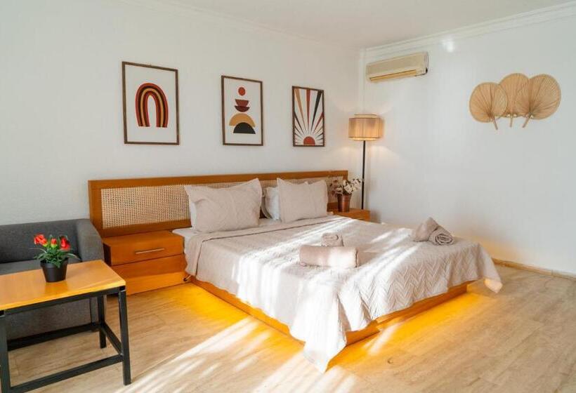 בית מלון כפרי Regulus Beach Resort