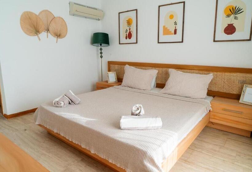 בית מלון כפרי Regulus Beach Resort