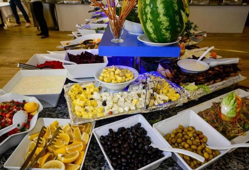 בית מלון כפרי Regulus Beach Resort