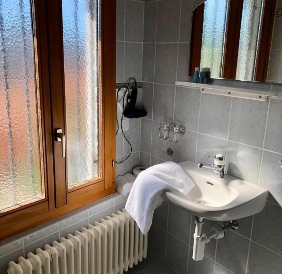 ホテル Ristorante Bar Pensione Novaggio