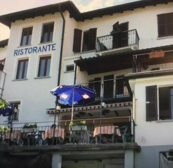 ホテル Ristorante Bar Pensione Novaggio