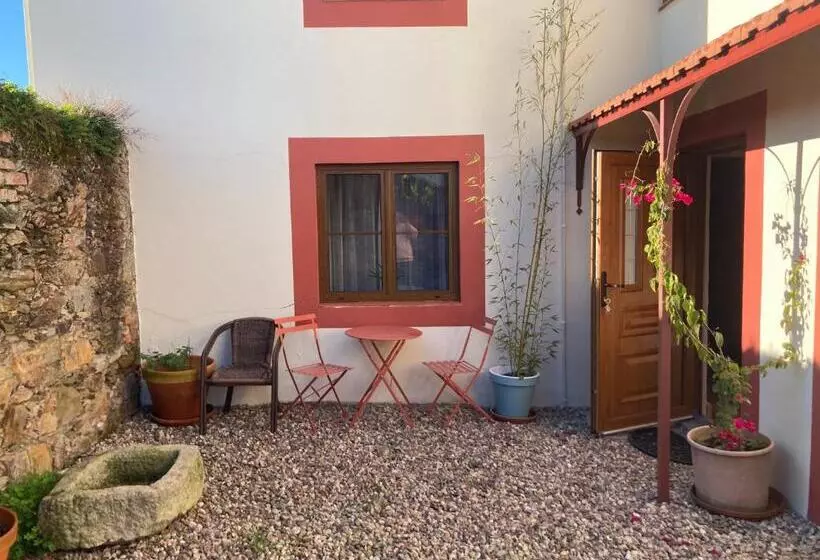 Aamiaismajoitus (B&B) A Casa Amarela Guest Room