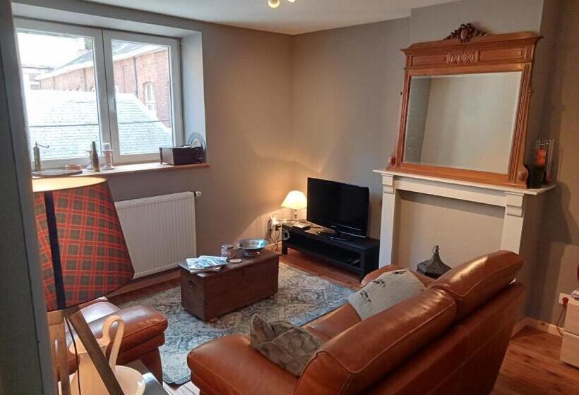 تختخواب و صبحانه La Couque Cuivrée