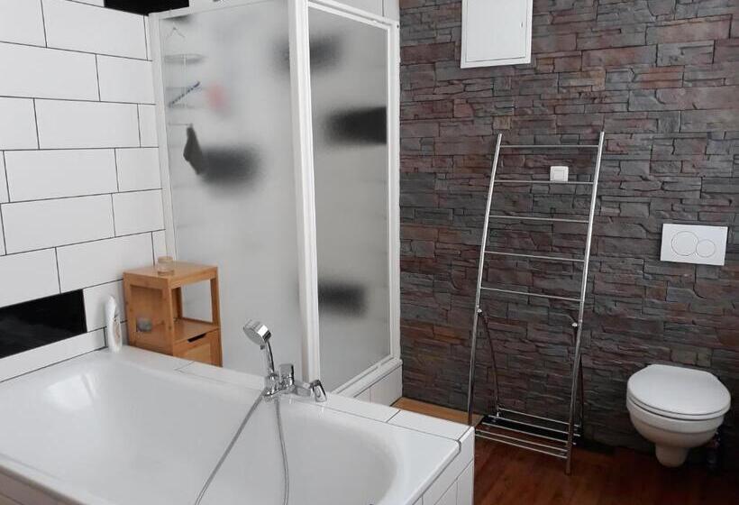 تختخواب و صبحانه La Couque Cuivrée