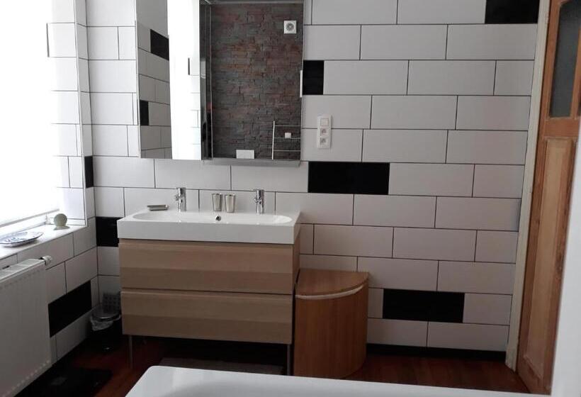 تختخواب و صبحانه La Couque Cuivrée