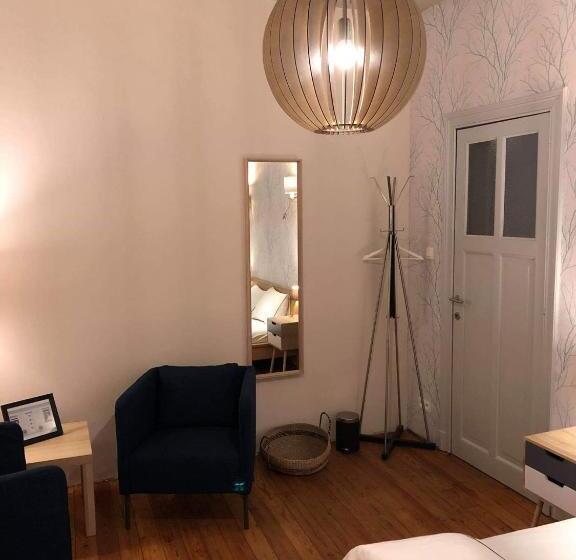 تختخواب و صبحانه La Couque Cuivrée