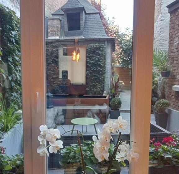 تختخواب و صبحانه La Couque Cuivrée