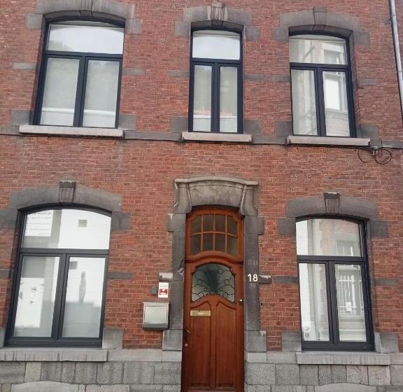 تختخواب و صبحانه La Couque Cuivrée