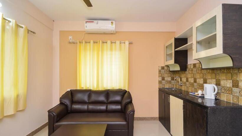 ホテル Lotus Apartments