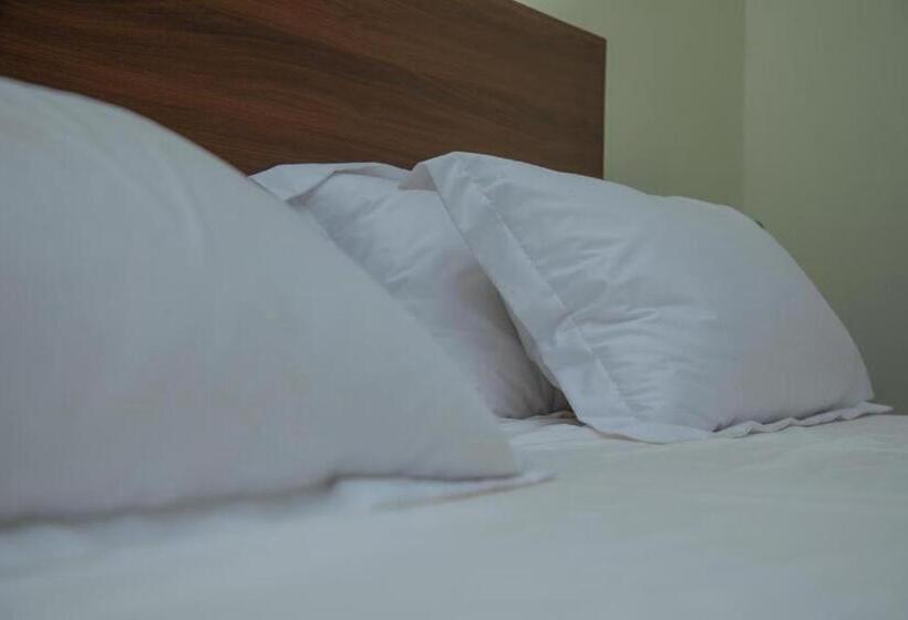 هتل Mt. Rwenzori Golf Resort & Spa