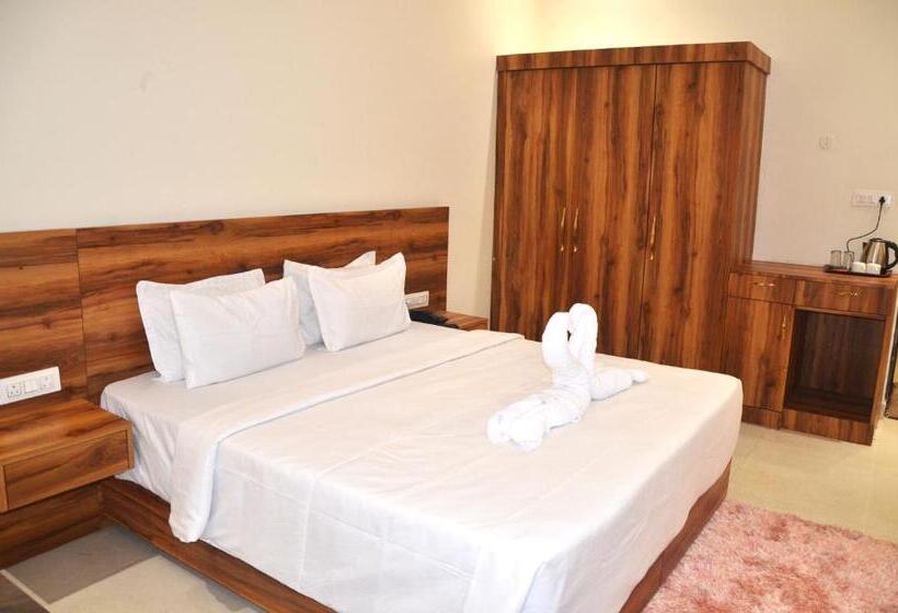 هتل Royal Heritage Resort Pilibhit