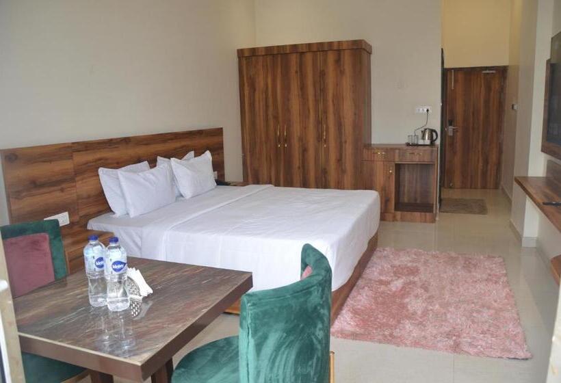 هتل Royal Heritage Resort Pilibhit