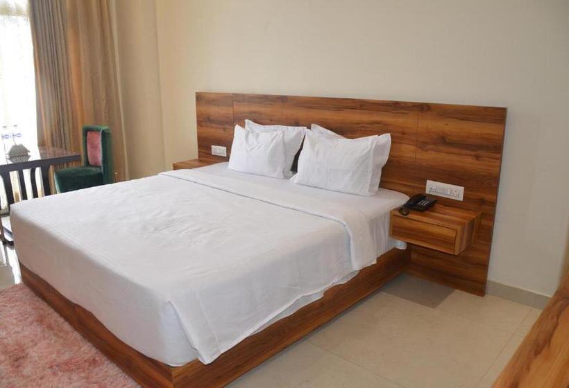 هتل Royal Heritage Resort Pilibhit