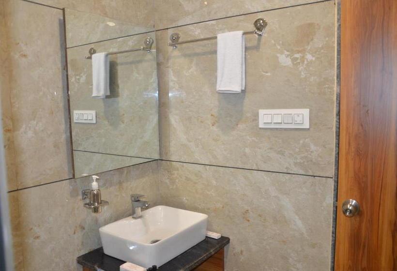 هتل Royal Heritage Resort Pilibhit