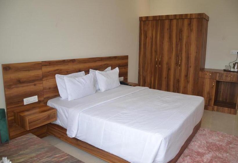 هتل Royal Heritage Resort Pilibhit