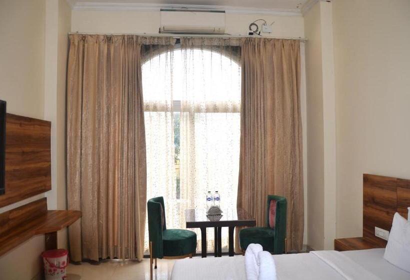 هتل Royal Heritage Resort Pilibhit