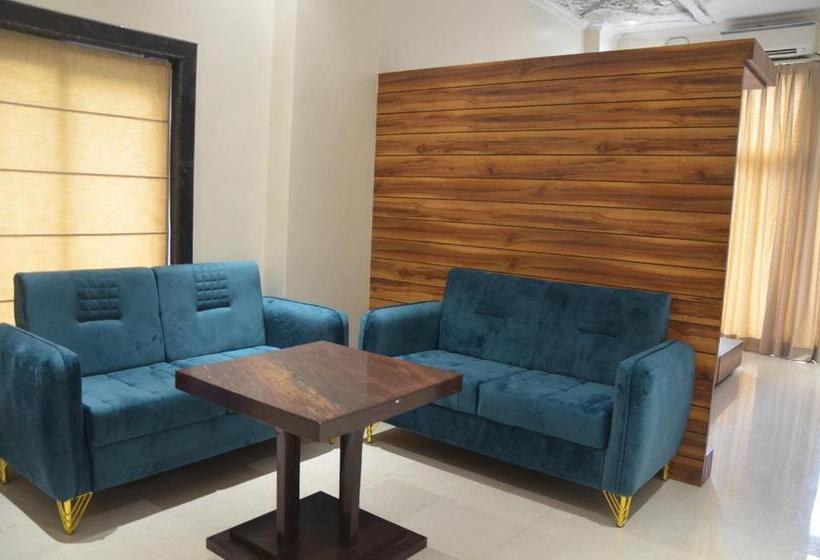 هتل Royal Heritage Resort Pilibhit