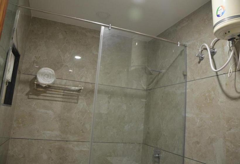 هتل Royal Heritage Resort Pilibhit